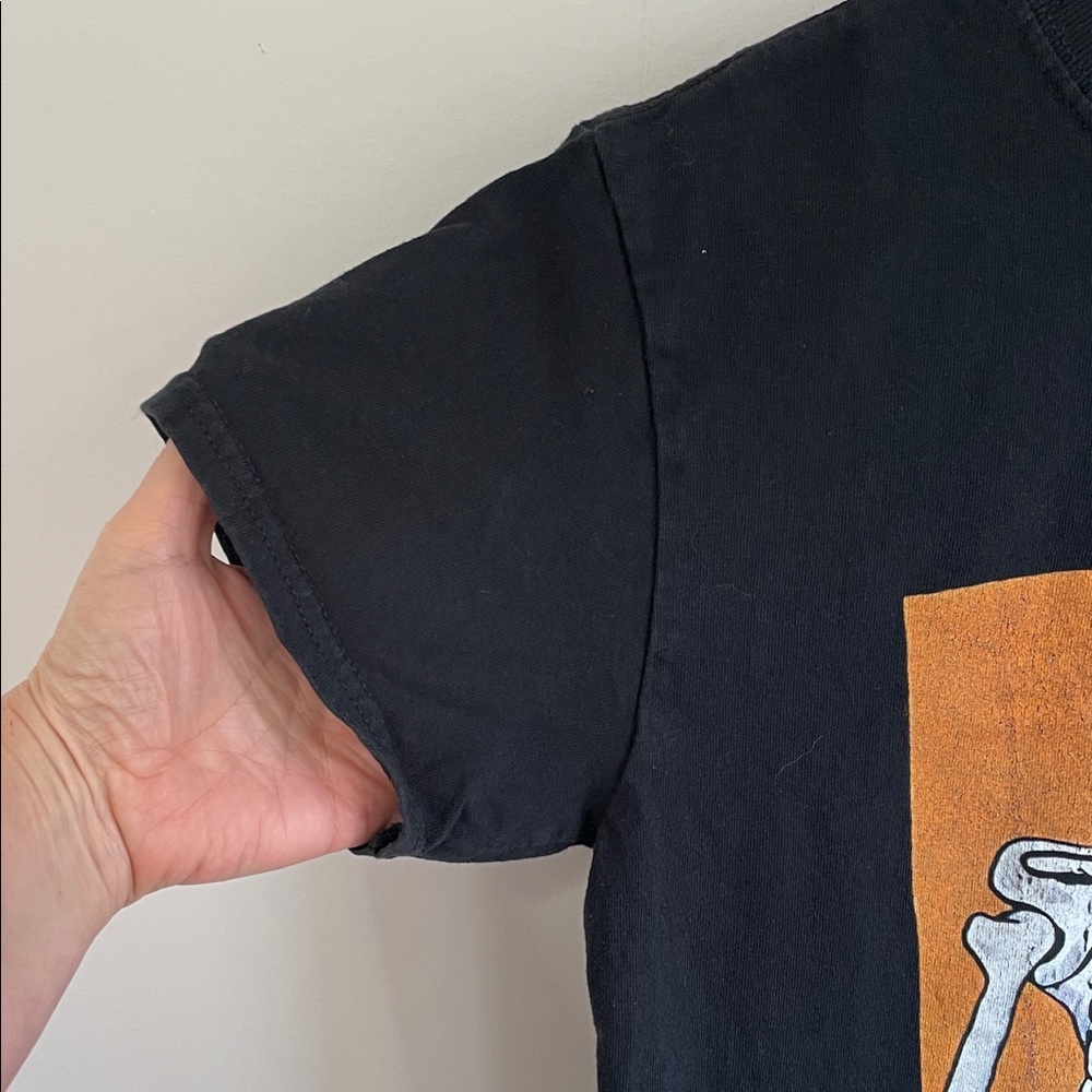 Gildan Black Short Sleeve Dunkin' Donuts Tee with Skeleton Holding Coffee Cup S - Picture 4 of 8